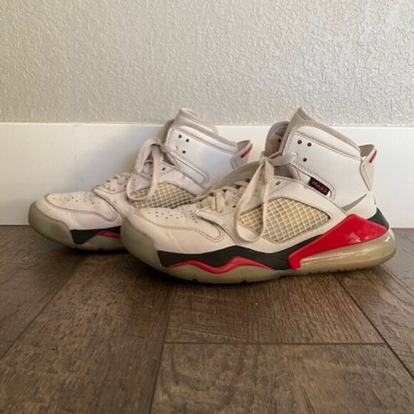 AIR JORDAN Mars 270 White Fire Red Basketball Shoes Sneakers Youth 5 - Picture 5 of 15